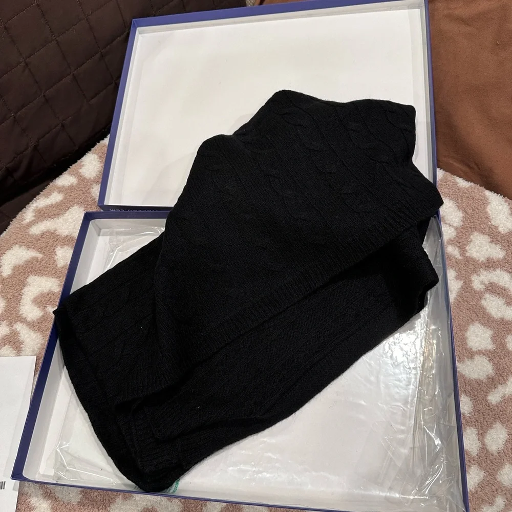 Pure Cashmere Cable Knit Poncho - Picture 5 of 11